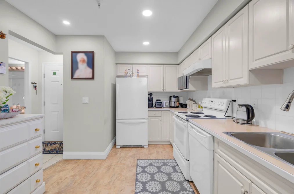 325 13880 70 AVENUE, Surrey BC V3W 0T3, Surrey BC — Residential for Sale — Photo 5 of 22