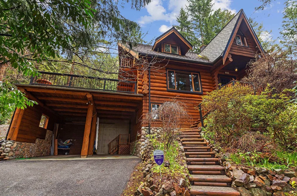 House for sale at 325 Bayview Road Lions Bay British Columbia - MLS: R3106381