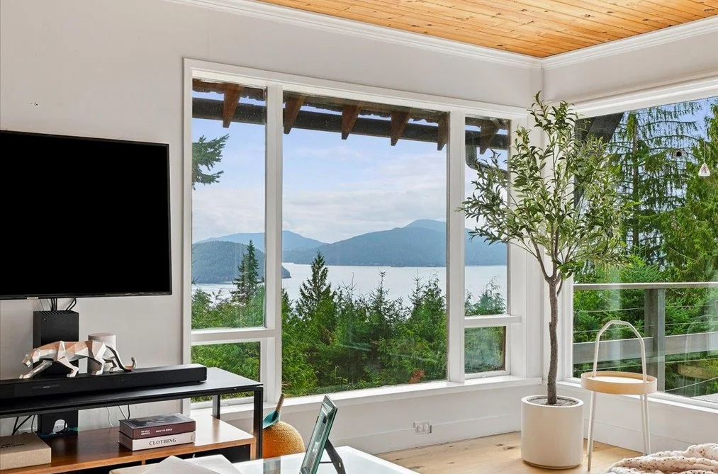 325 Bayview Place, Lions Bay, BC - House for Sale - Photo 14 of 40 325 Bayview Place, Lions Bay, BC - House for Sale - Photo 14 of 40