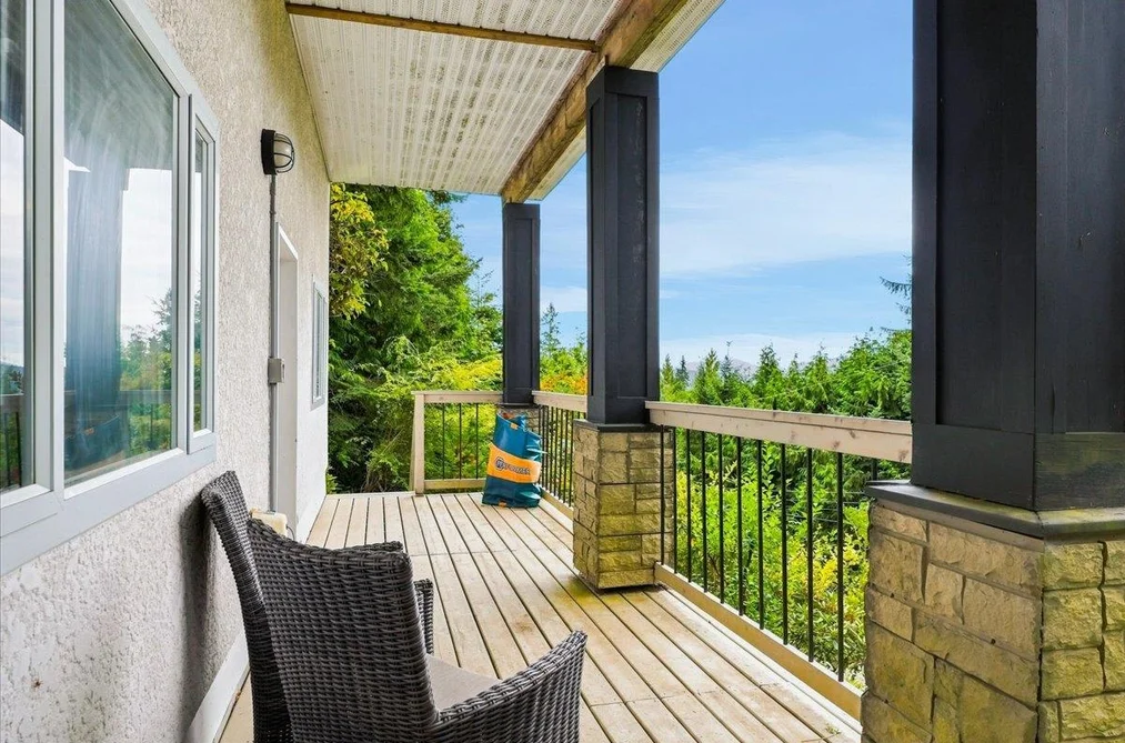 325 Bayview Place, Lions Bay, BC - House for Sale - Photo 33 of 40 325 Bayview Place, Lions Bay, BC - House for Sale - Photo 33 of 40