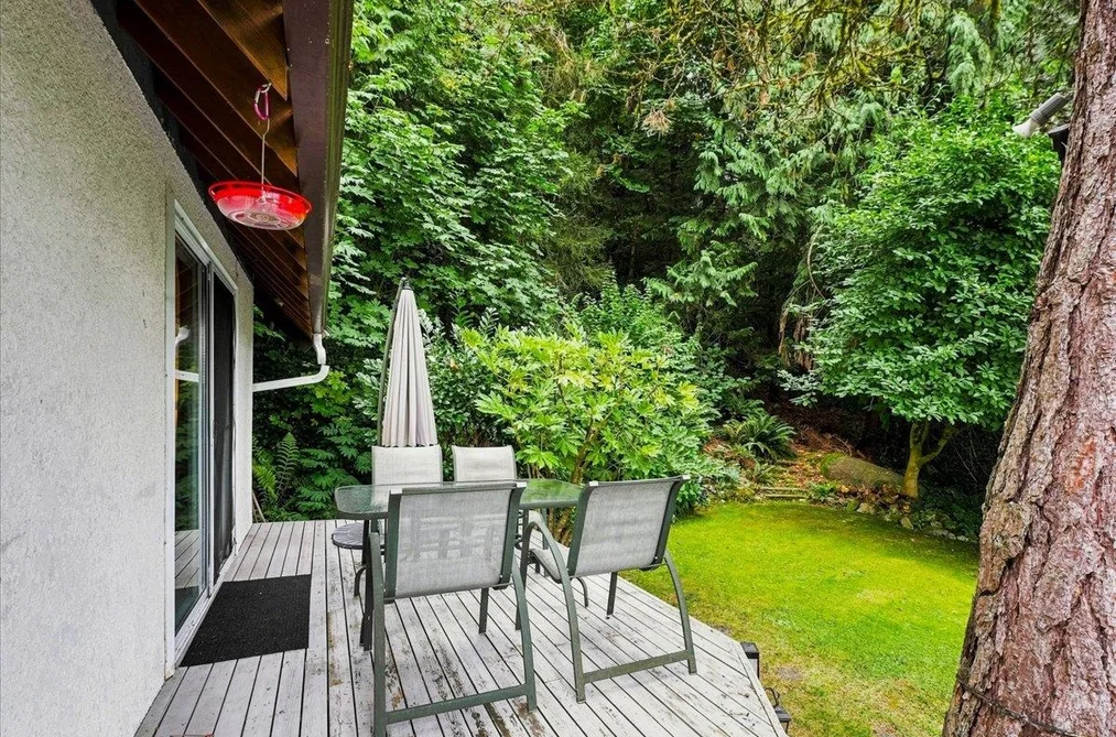325 Bayview Place, Lions Bay, BC - House for Sale - Photo 34 of 40 325 Bayview Place, Lions Bay, BC - House for Sale - Photo 34 of 40