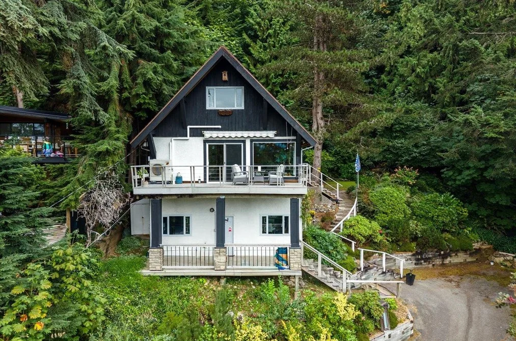 325 Bayview Place, Lions Bay, BC - House for Sale - Photo 38 of 40 325 Bayview Place, Lions Bay, BC - House for Sale - Photo 38 of 40