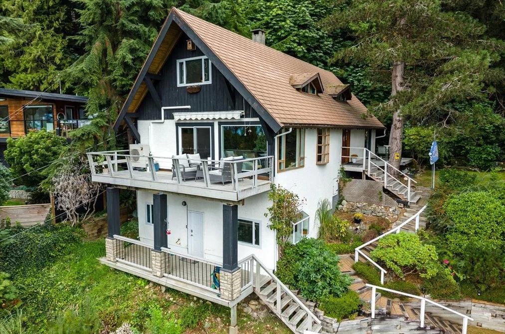 325 Bayview Place, Lions Bay, BC - House for Sale - Photo 39 of 40 325 Bayview Place, Lions Bay, BC - House for Sale - Photo 39 of 40