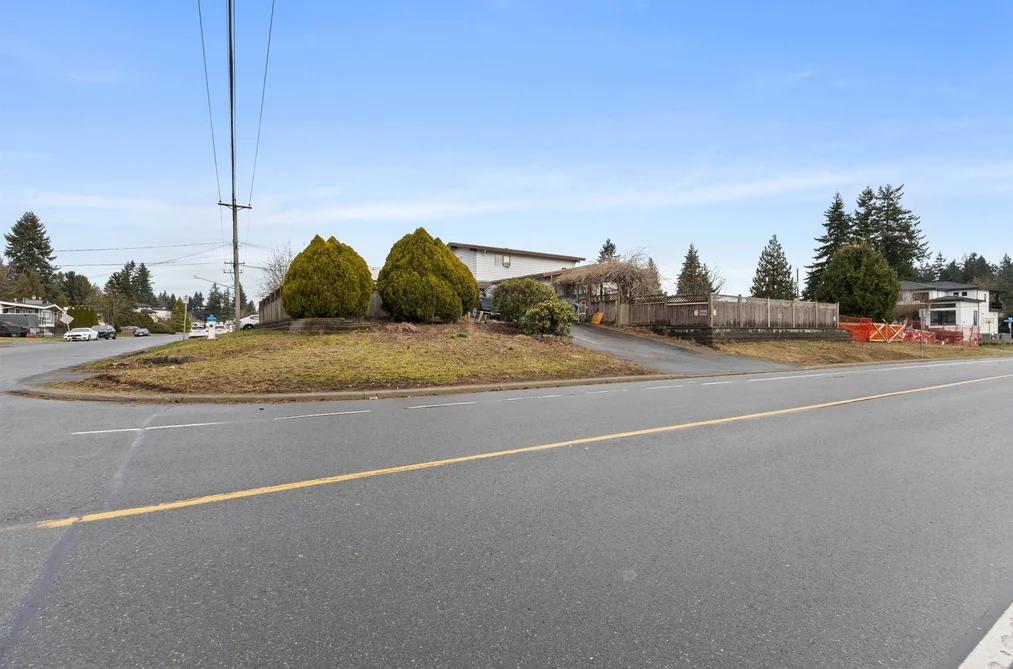 32555 BEVAN AVENUE, Abbotsford BC V2T 3X5, Abbotsford BC — Residential for Sale - Photo 2