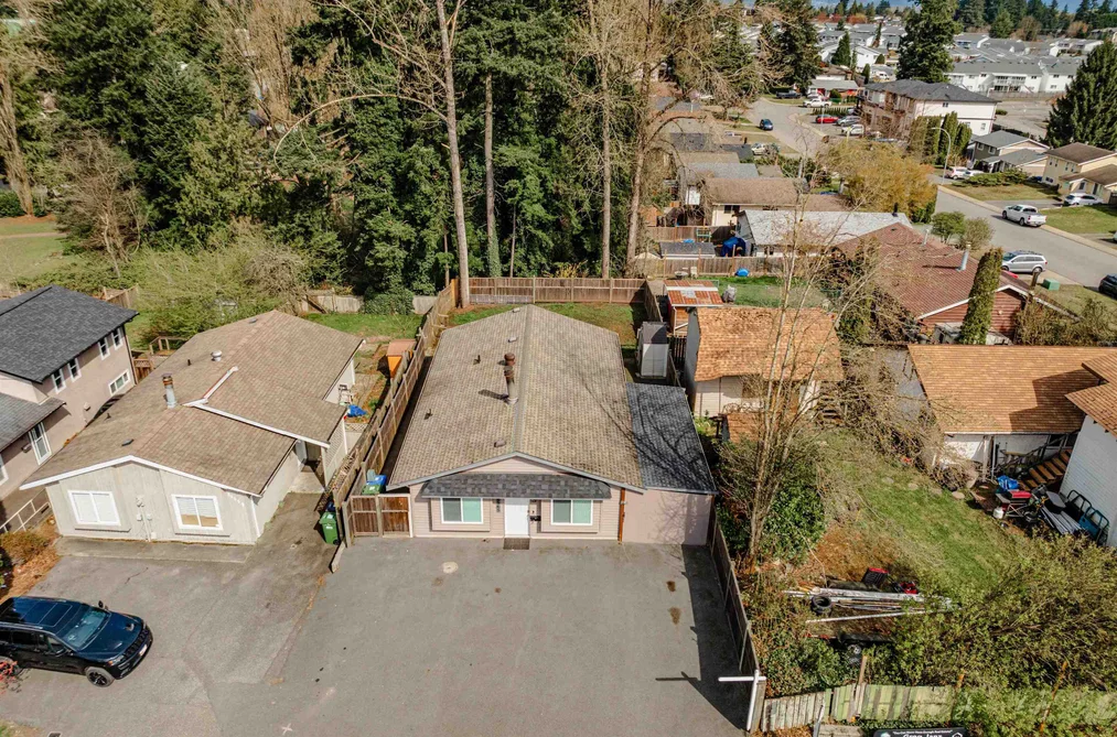 32565 GEORGE FERGUSON WAY, Abbotsford BC V2T 4C8, Abbotsford BC — Residential for Sale - Photo 2