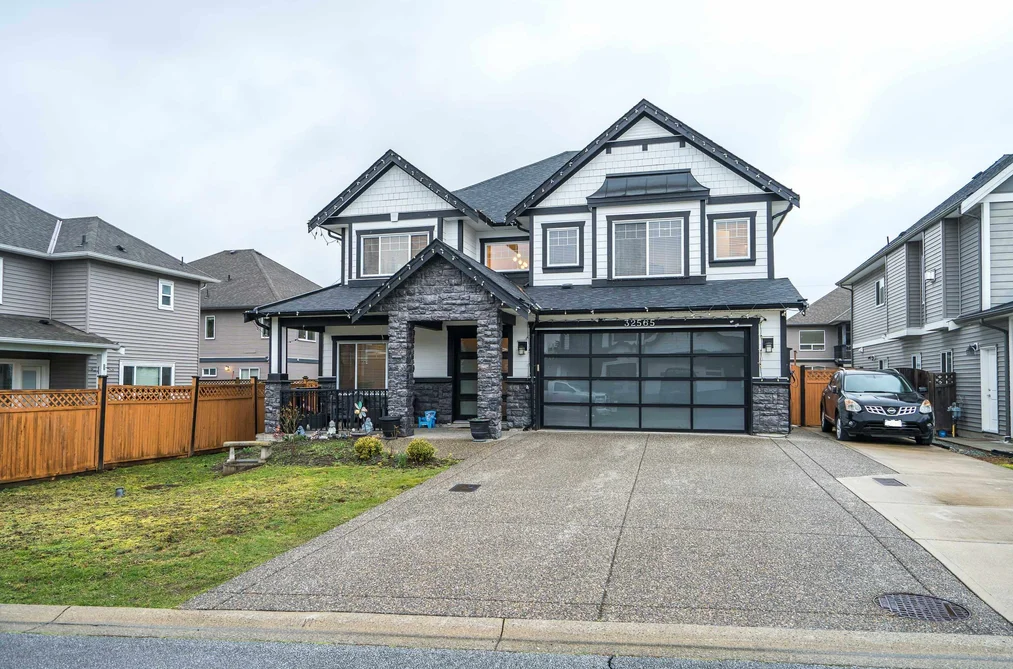 House for sale at 32565 Salsbury Avenue Mission British Columbia - MLS: R3097480