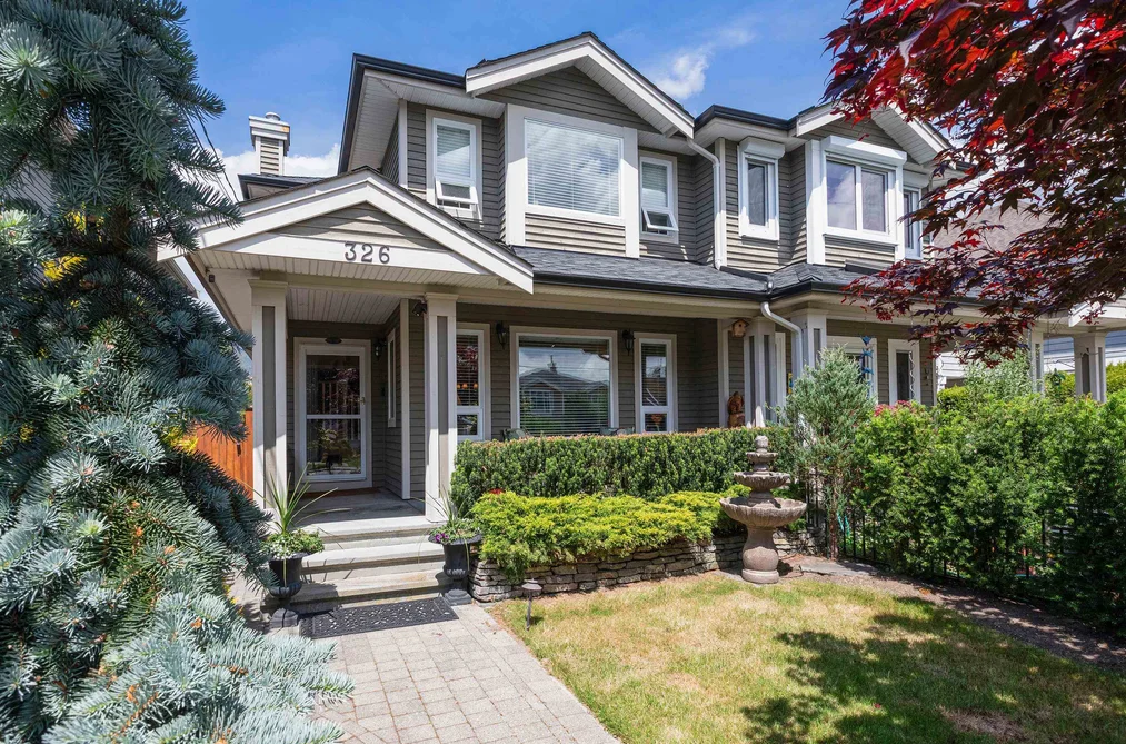 Half Duplex for sale at 326 E 12th Street North Vancouver British Columbia - MLS: R3131154
