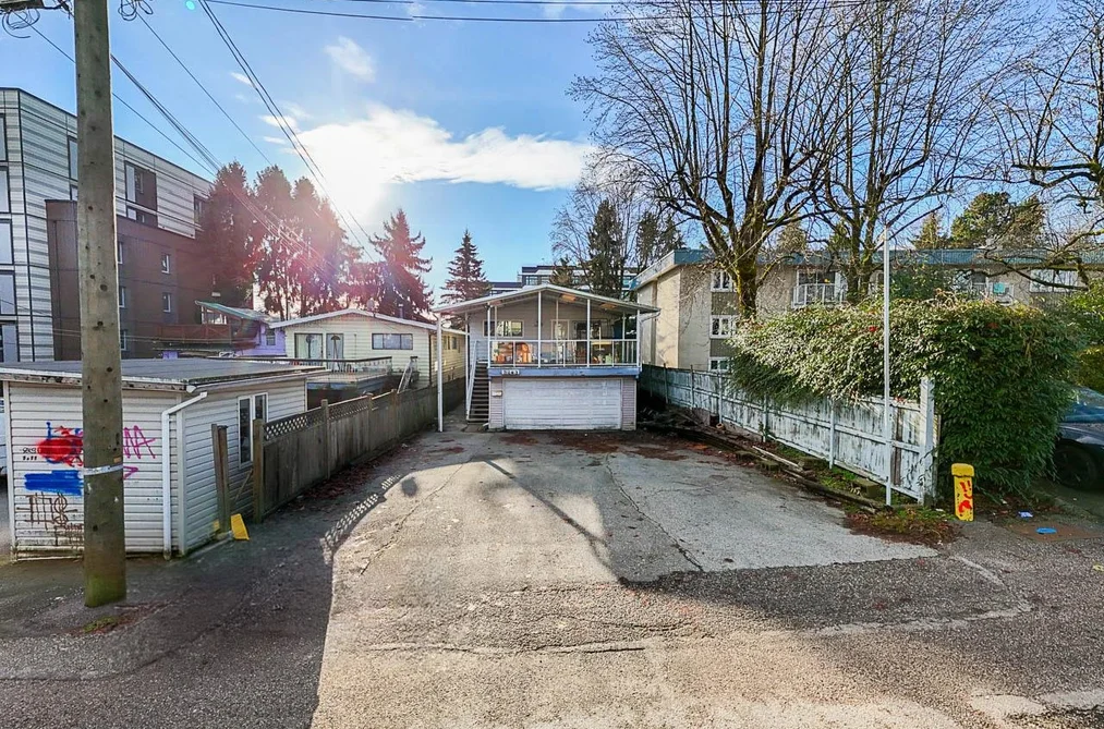 3263 Vanness Avenue, Vancouver, BC - House for Sale - Photo 2 of 6 3263 Vanness Avenue, Vancouver, BC - House for Sale - Photo 2 of 6