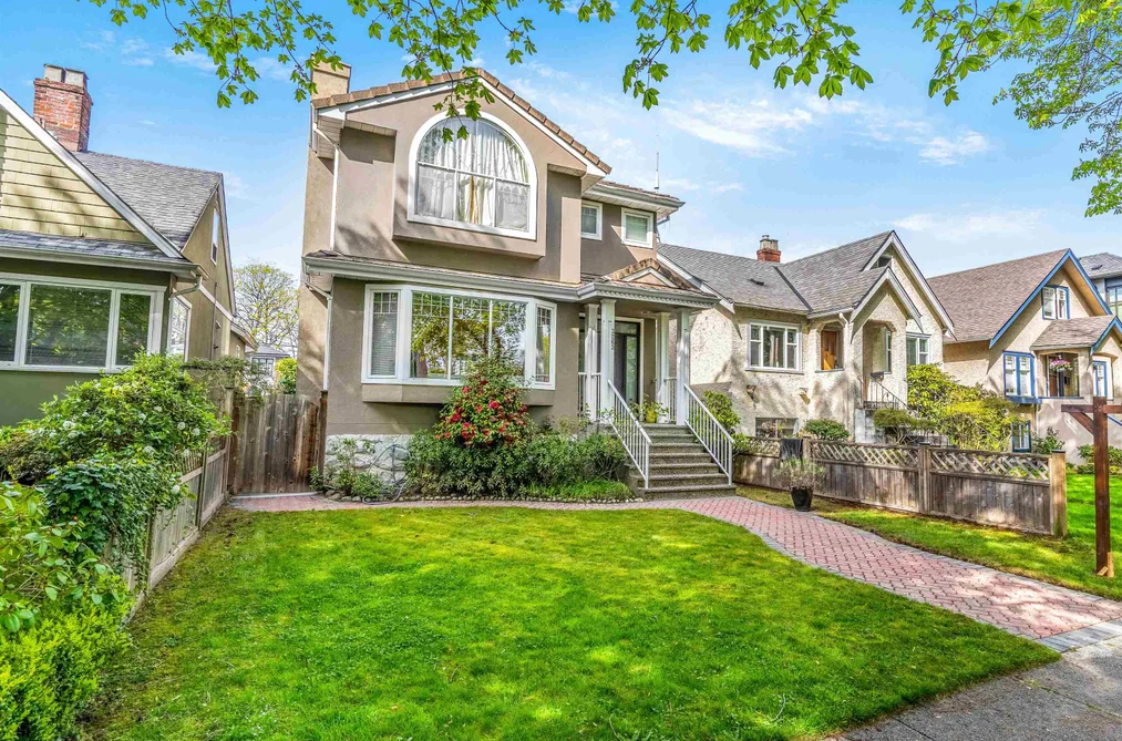 House for sale at 3263 W 14th Avenue Vancouver British Columbia - MLS: R3114088