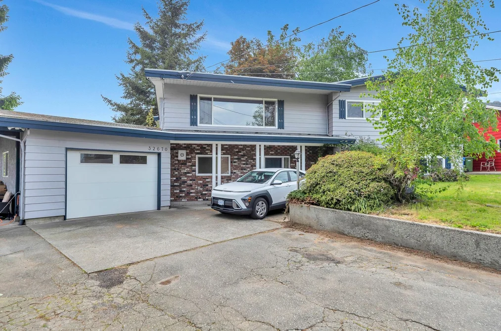 32670 AVALON CRESCENT, Abbotsford BC V2T 3S6, Abbotsford BC — Residential for Sale - Photo 2