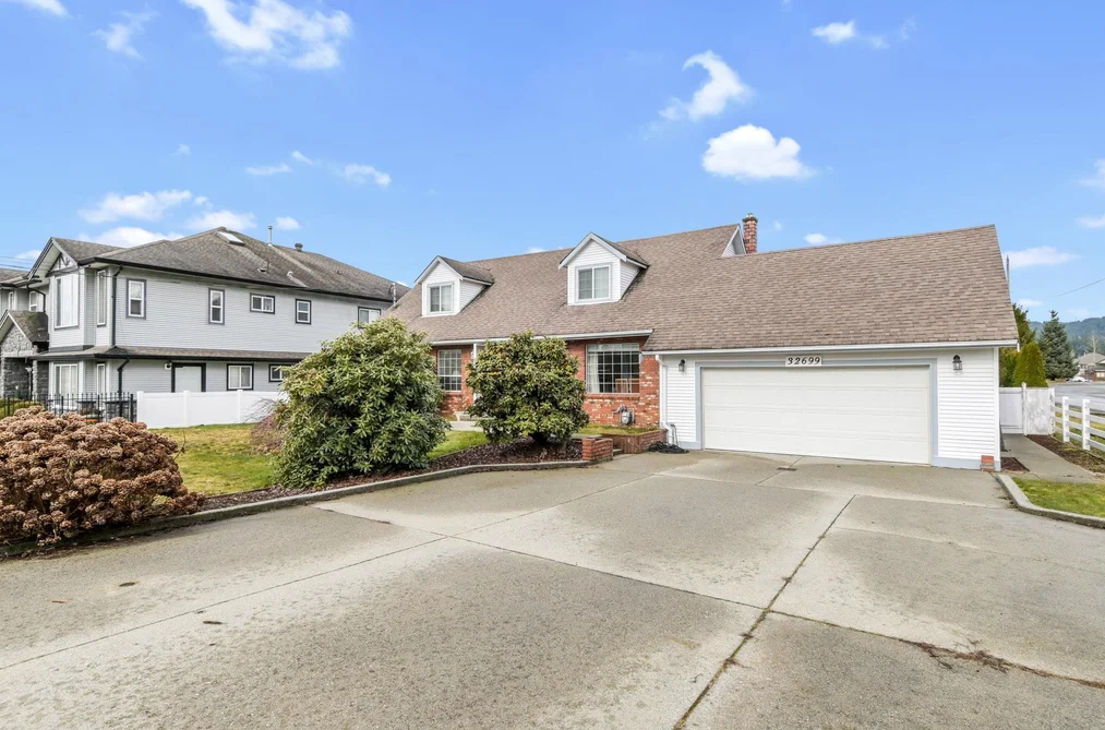 32699 CHERRY AVENUE, Mission BC V2V 2T8, Mission BC — Residential for Sale - Photo 2