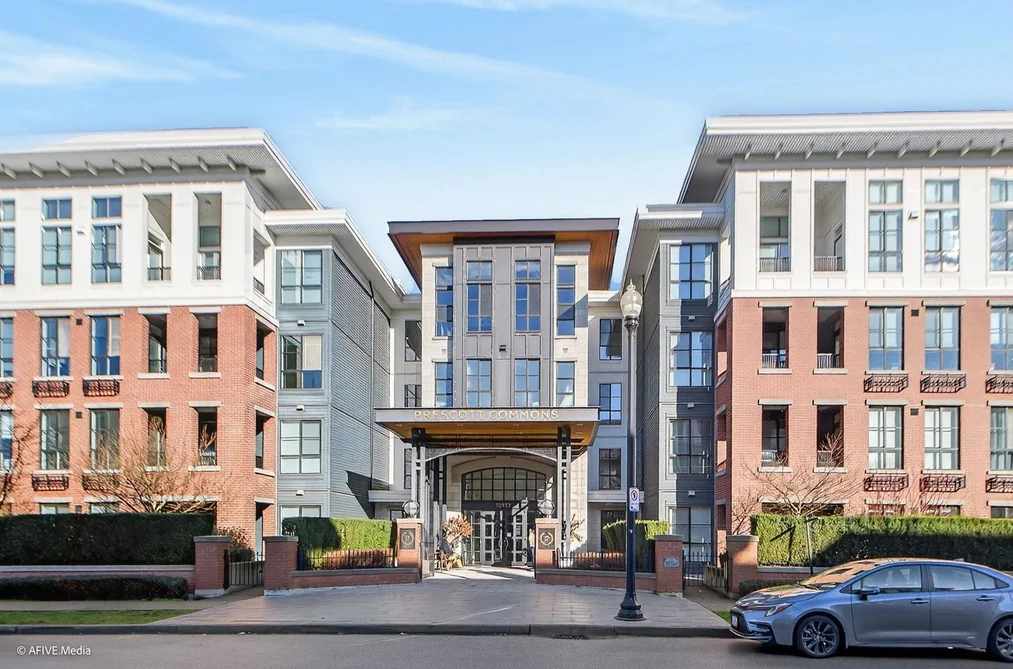 Condo for sale at 327 15137 33 Avenue Surrey British Columbia - MLS: R3089509