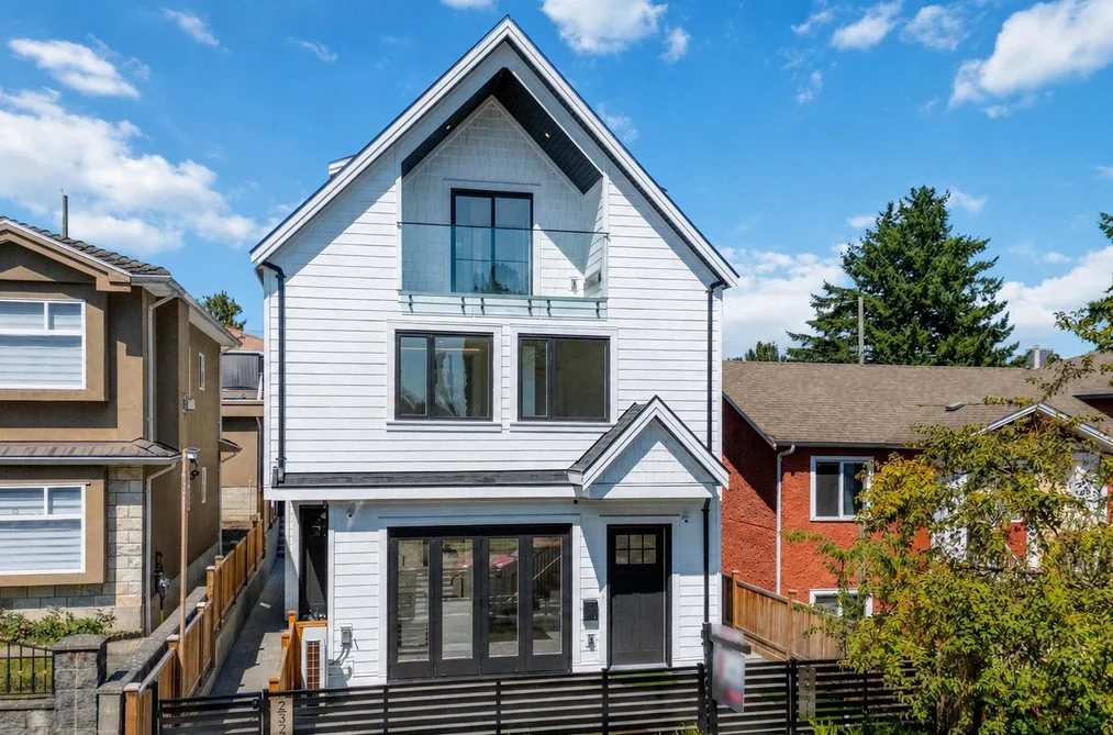 Half Duplex for sale at 2 3271 E Georgia Street Vancouver British Columbia - MLS: R3155089