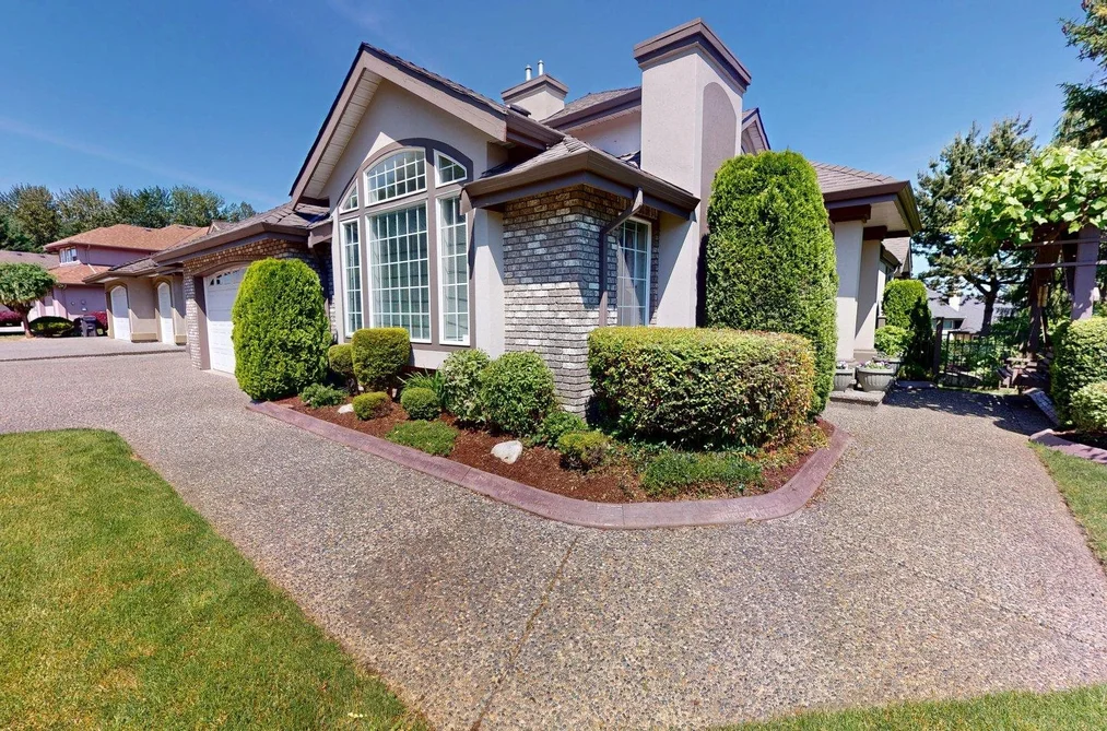 32767 CHILCOTIN DRIVE, Abbotsford BC V2T 5S5, Abbotsford BC — Residential for Sale - Photo 2