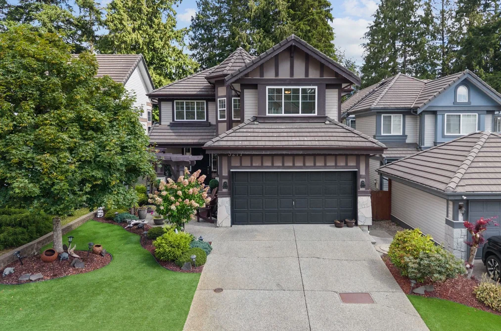 House for sale at 3277 Chartwell Grn Coquitlam British Columbia - MLS: R3160437