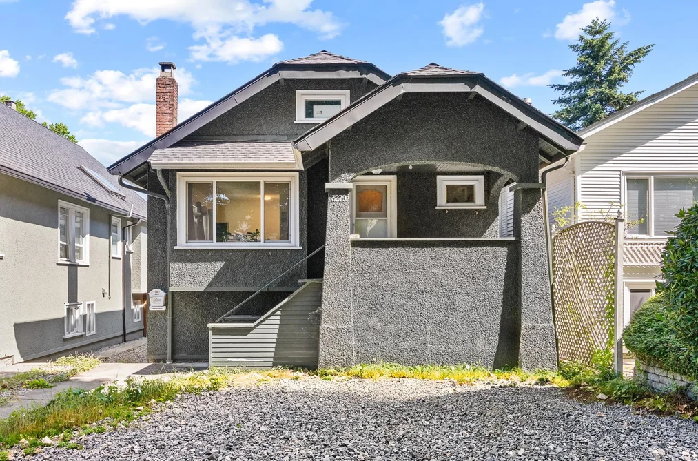 House for sale at 3279 W 11th Avenue Vancouver British Columbia - MLS: R3154211