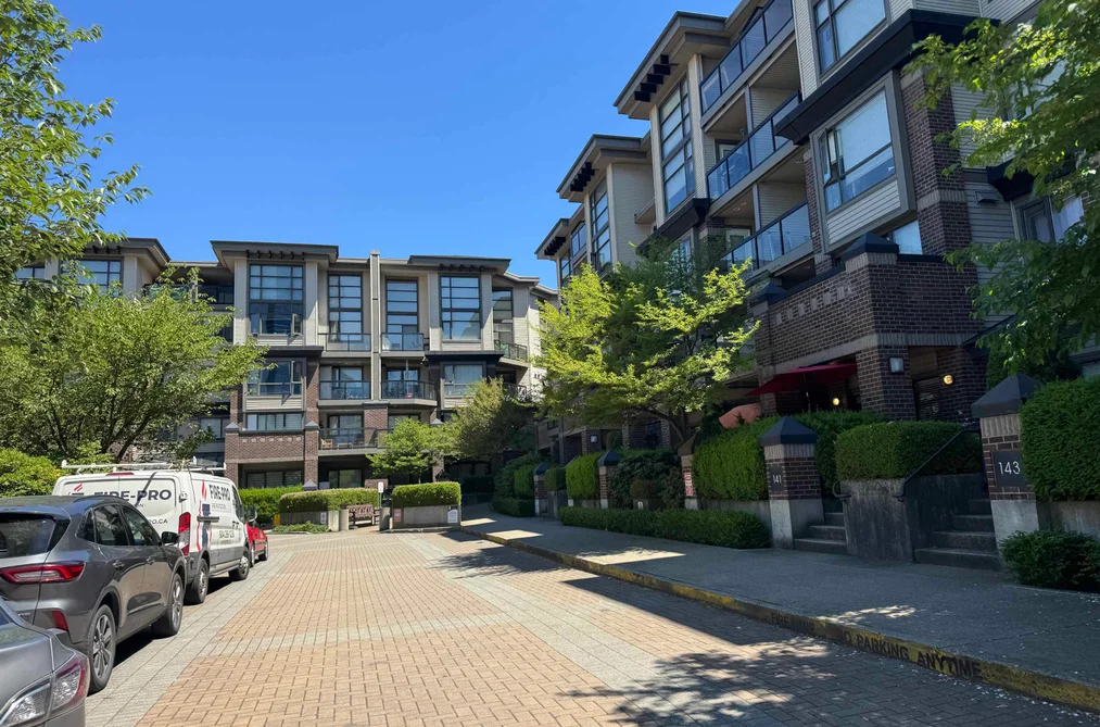 328 10838 CITY PARKWAY, Surrey BC V3T 5X9, Surrey BC — Residential for Sale — Photo 2 of 11