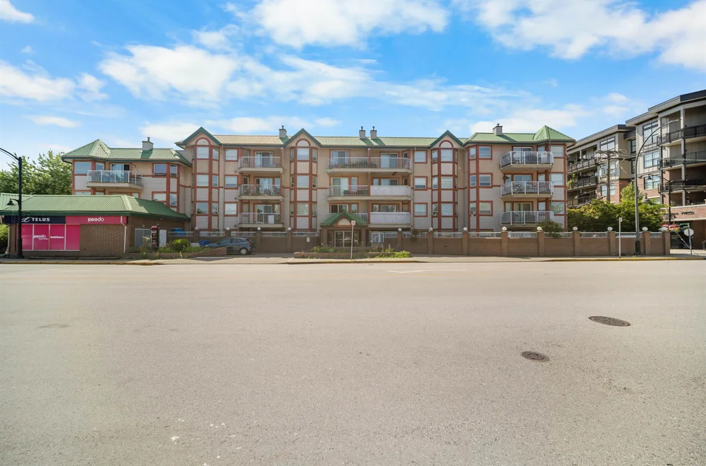 Condo for sale at 328 22661 Lougheed Highway Maple Ridge British Columbia - MLS: R3138699