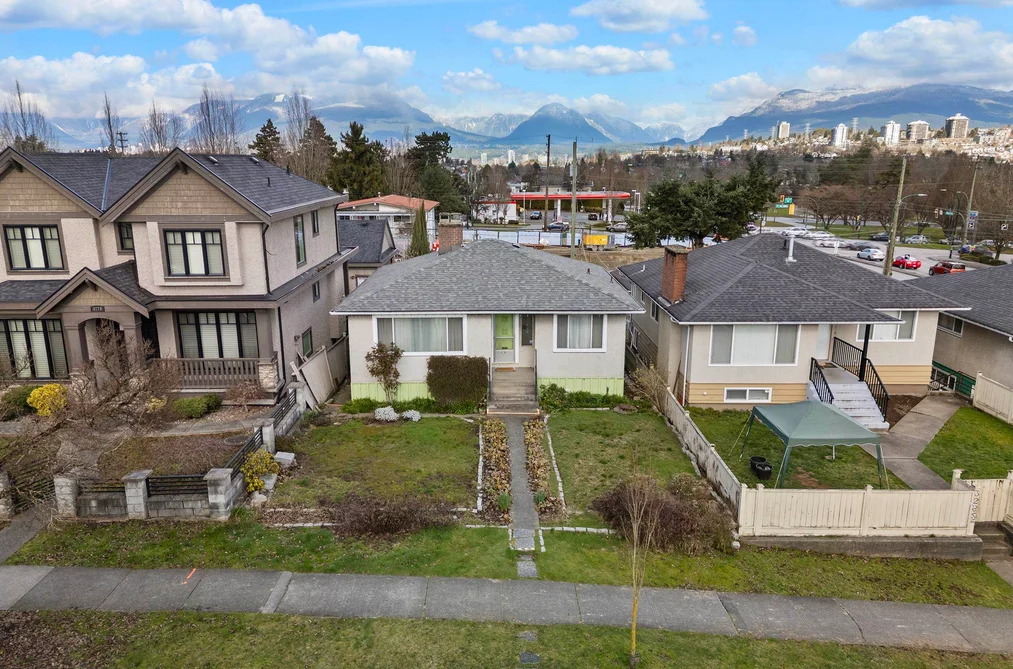 3281 E 2ND AVENUE, Vancouver BC V5M 1G2, Vancouver BC — Residential for Sale - Photo 2