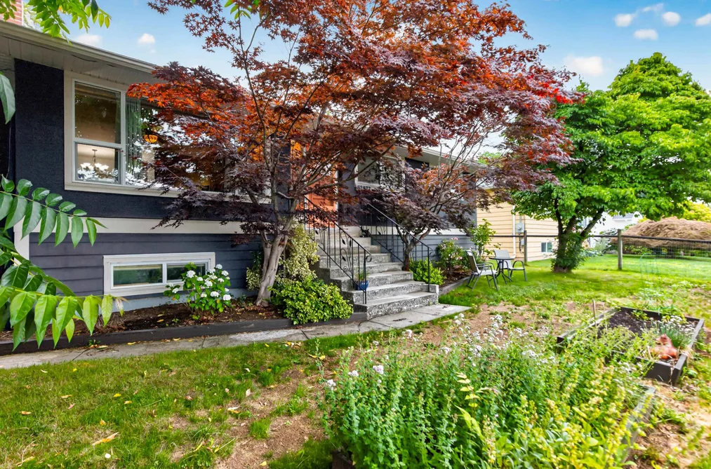32877 10TH AVENUE, Mission, BC — Residential for Sale - Photo 2