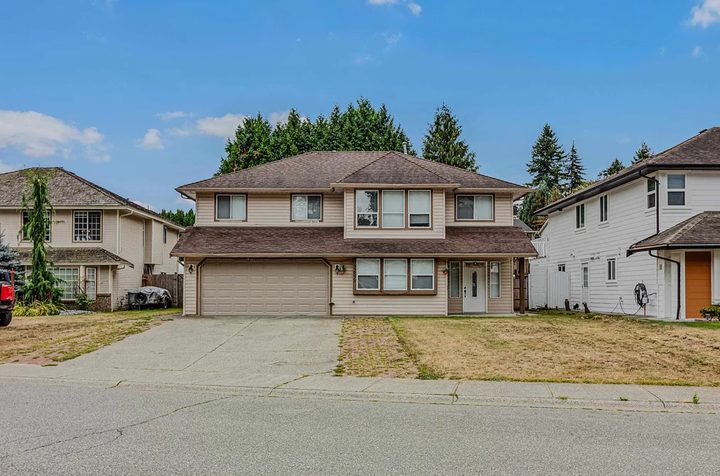 House for sale at 32878 Harwood Place Abbotsford British Columbia - MLS: R3159345