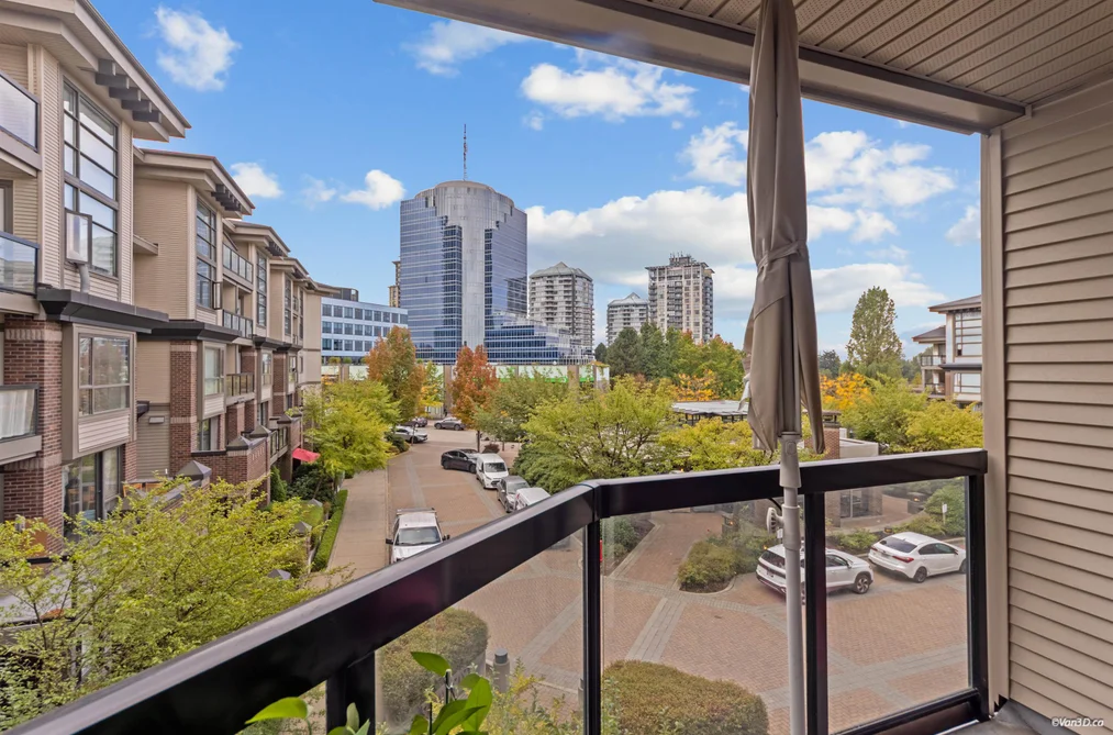 Condo for sale at 329 10838 City Parkway Surrey British Columbia - MLS: R3168707