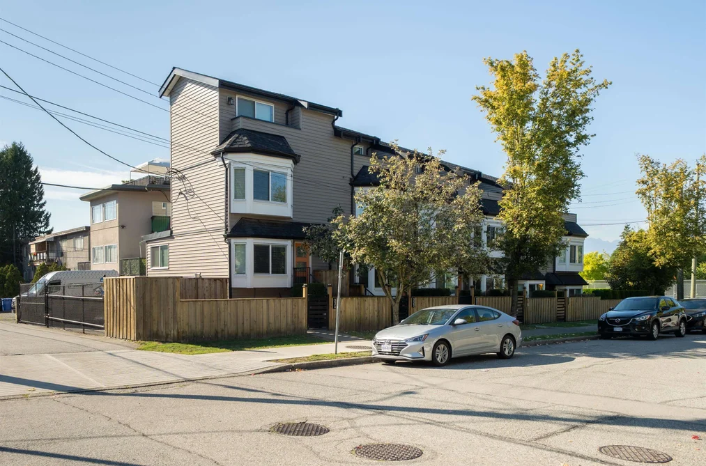 329 Garden Drive, Vancouver, BC - Townhouse for Sale - Photo 25 of 28 329 Garden Drive, Vancouver, BC - Townhouse for Sale - Photo 25 of 28