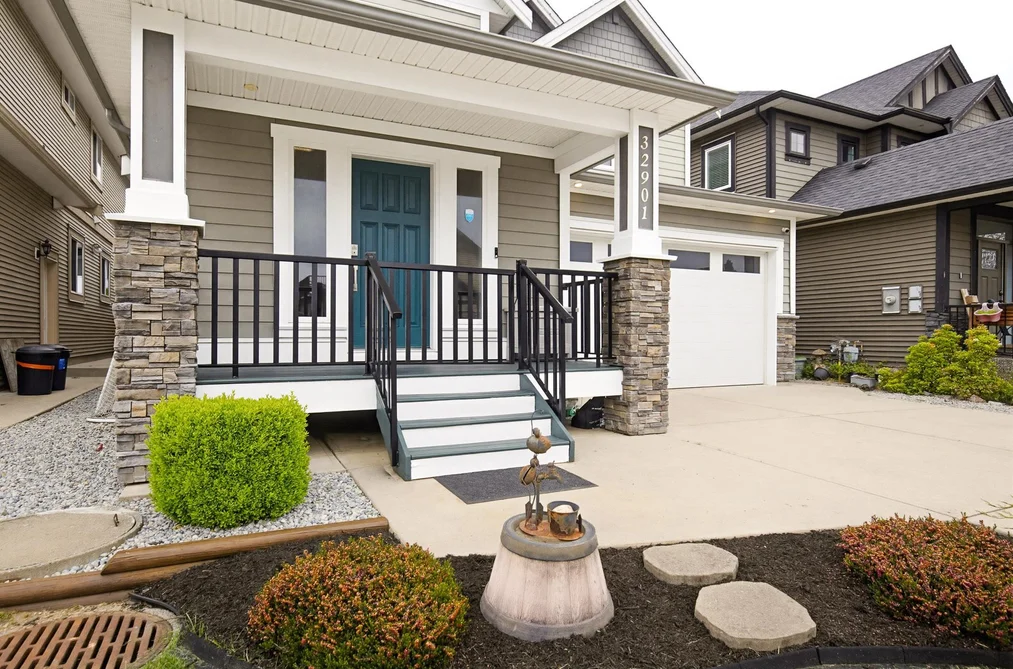 32901 SYLVIA AVENUE, Mission BC V2V 0C9, Mission BC — Residential for Sale - Photo 2