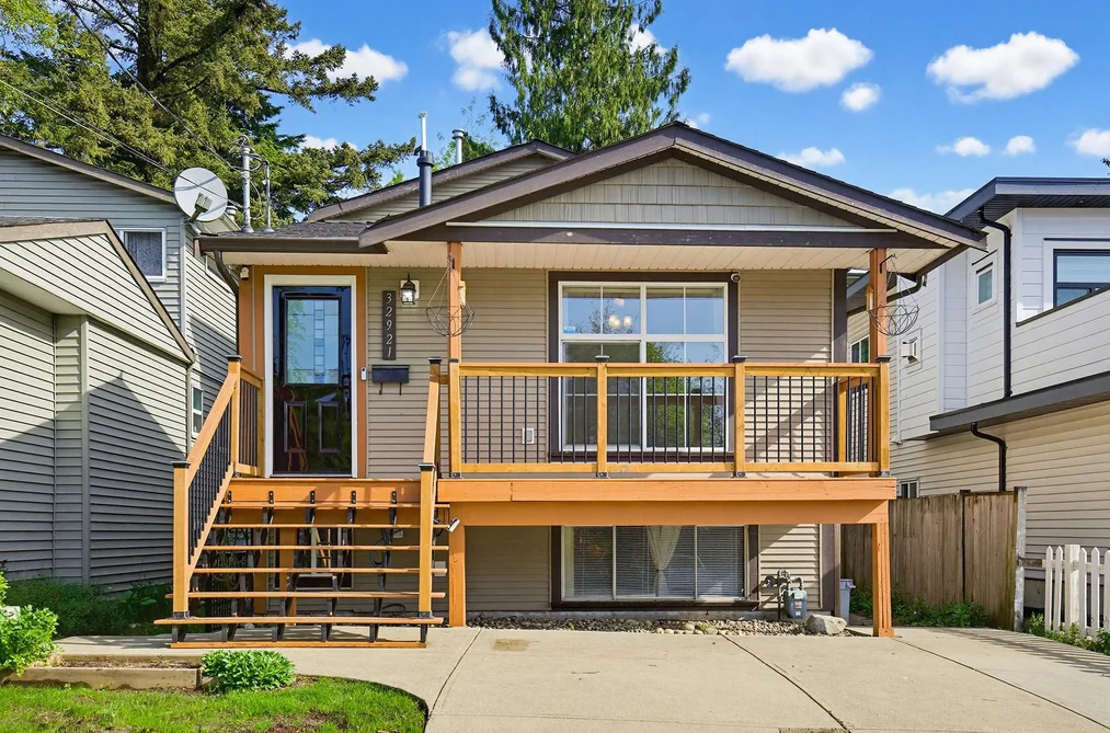 House for sale at 32921 3rd Avenue Mission British Columbia - MLS: R3117891