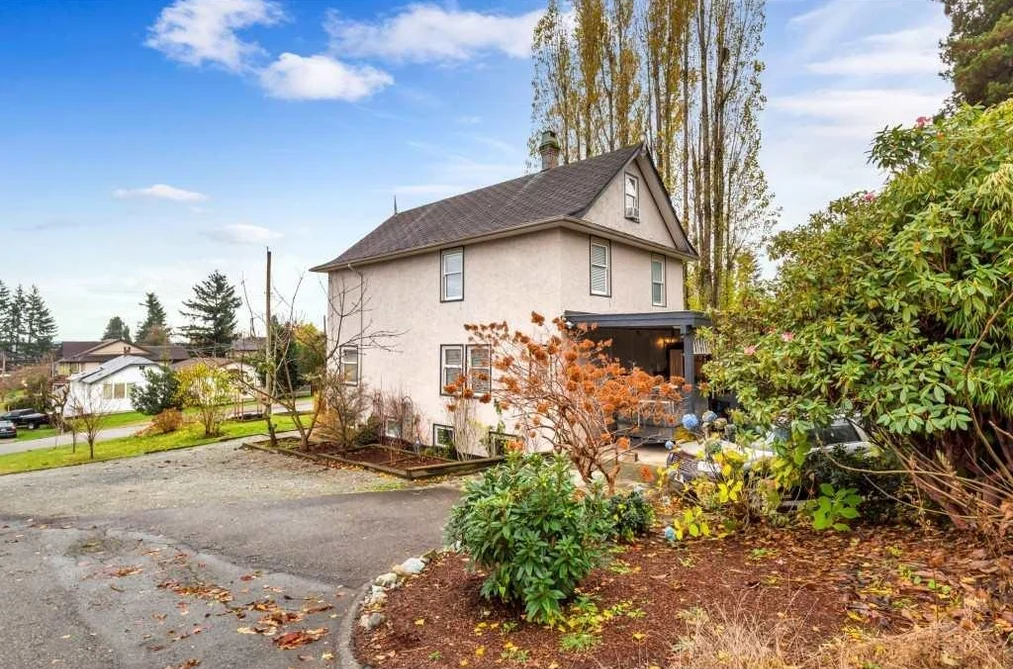 32945 3 AVENUE, Mission BC V2V 1N2, Mission BC — Residential for Sale - Photo 2