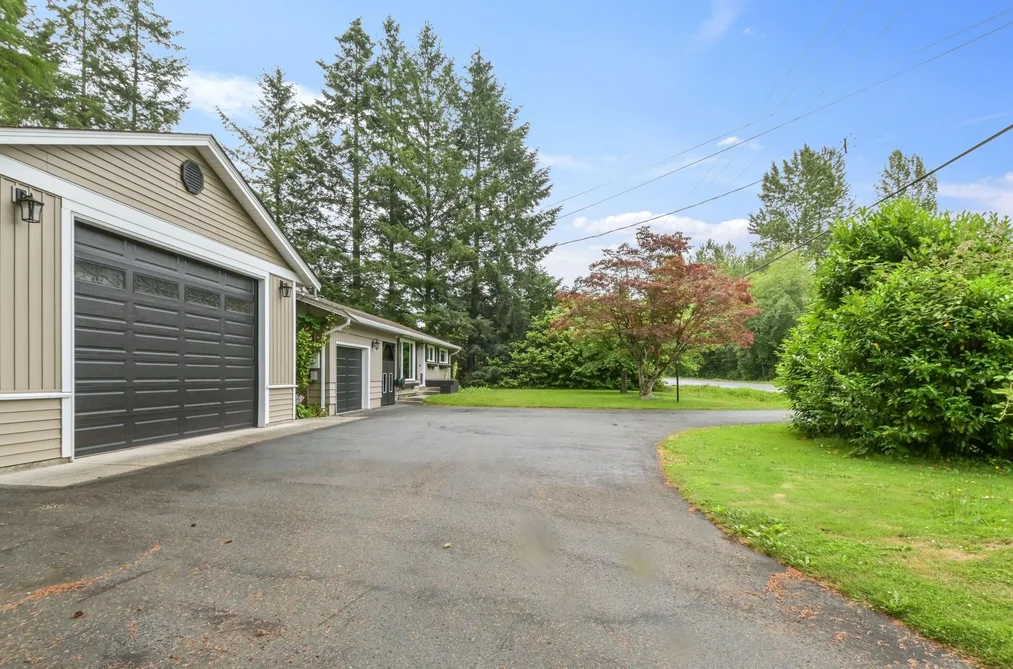 32955 DEWDNEY TRUNK ROAD, Mission BC V2V 6X6, Mission BC — Residential for Sale — Photo 3 of 39