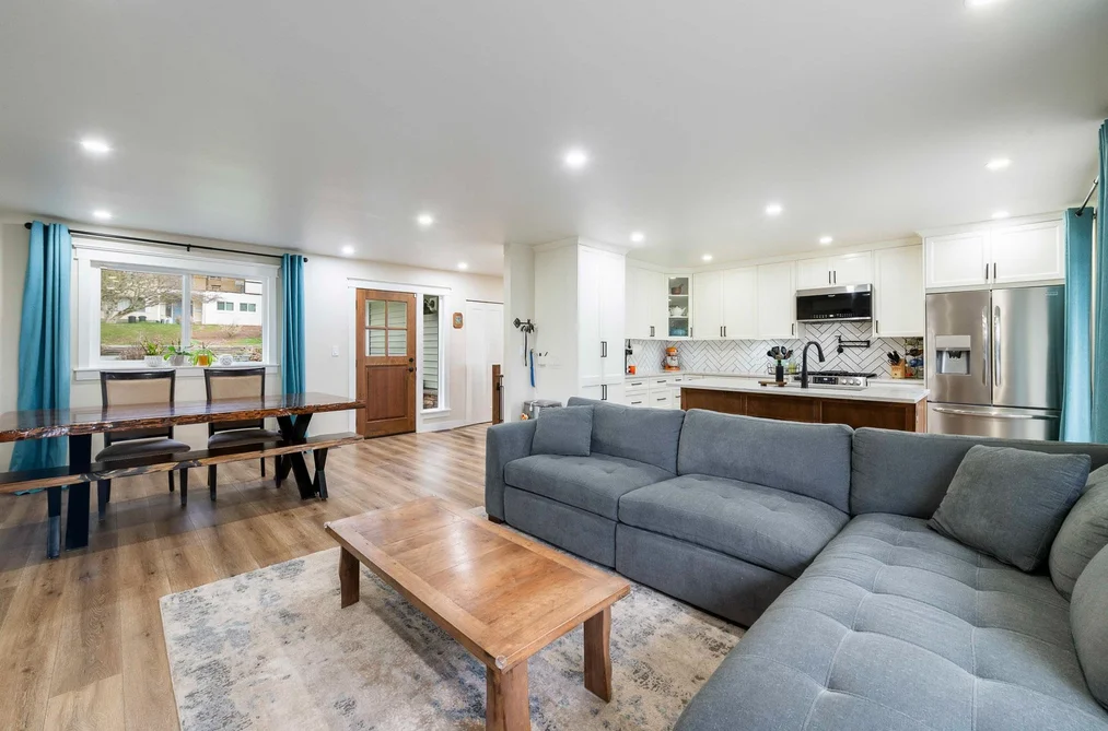 32972 ARBUTUS AVENUE, Mission BC V2V 2R8, Mission BC — Residential for Sale - Photo 4