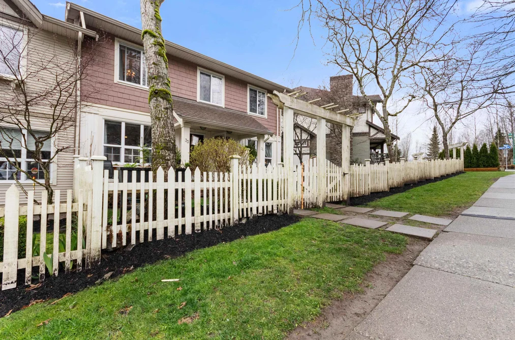 33 4401 BLAUSON BOULEVARD, Abbotsford BC V3G 0A4, Abbotsford BC — Residential for Sale - Photo 2
