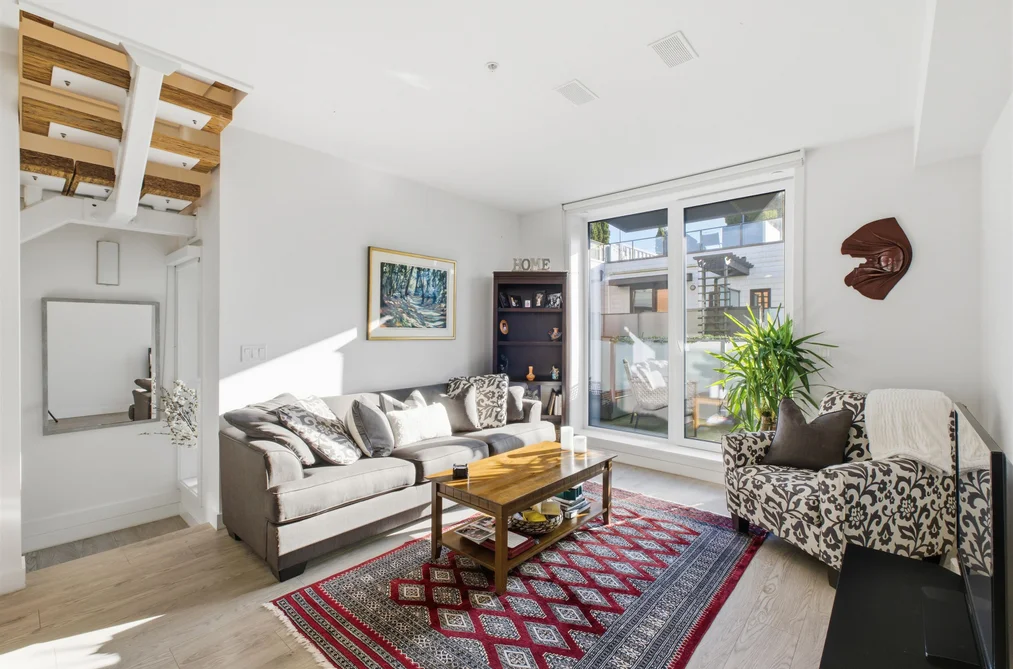 33 720 E 3RD STREET, North Vancouver BC V7L 0G7, North Vancouver BC — Residential for Sale - Photo 2