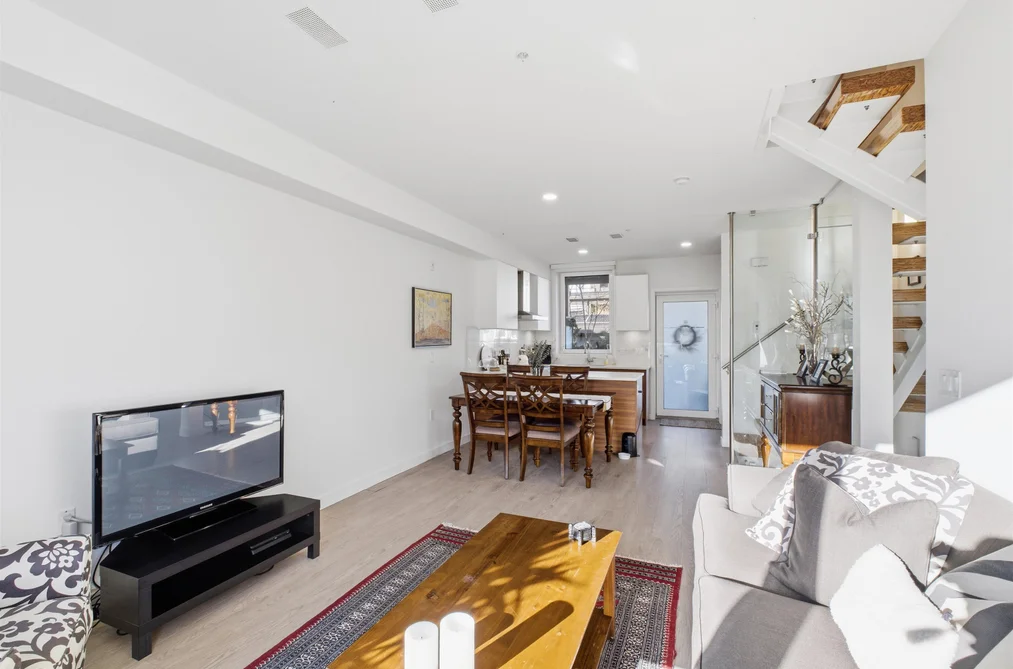 33 720 E 3RD STREET, North Vancouver BC V7L 0G7, North Vancouver BC — Residential for Sale - Photo 4