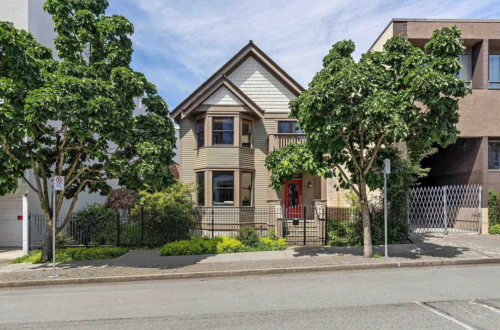 33 E 6TH AVENUE, Vancouver BC V5T 1J3, Vancouver BC — Residential for Sale - Photo 2