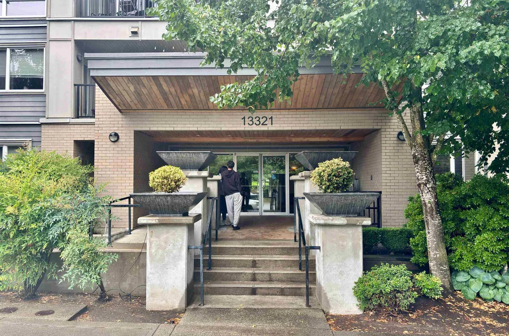Condo for sale at 330 13321 102a Avenue Surrey British Columbia - MLS: R3151700