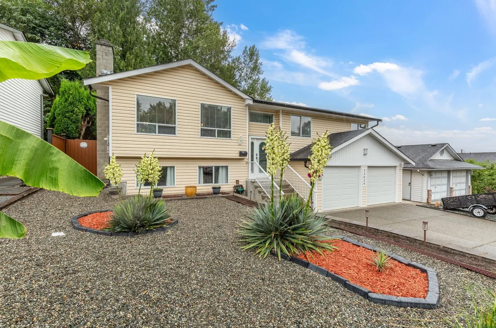 33039 MALAHAT PLACE, Abbotsford, BC — Residential for Sale — Photo 3 of 40