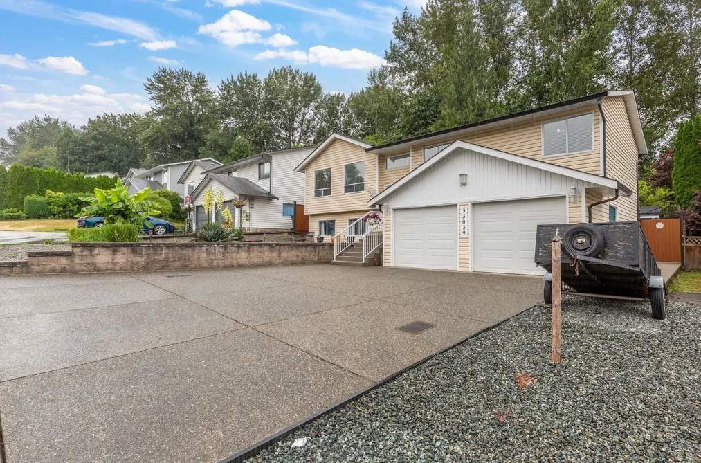 33039 MALAHAT PLACE, Abbotsford, BC — Residential for Sale — Photo 4 of 40