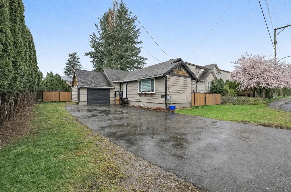33056 CHERRY AVENUE, Mission BC V2V 2T9, Mission BC — Residential for Sale - Photo 2
