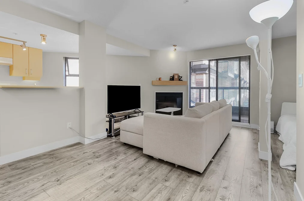 331 10838 CITY PARKWAY, Surrey BC V3T 5X9, Surrey BC — Residential for Sale - Photo 2