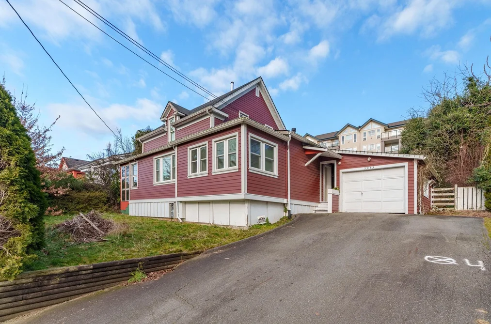 House for sale at 33163 3 Avenue Mission British Columbia - MLS: R3078337