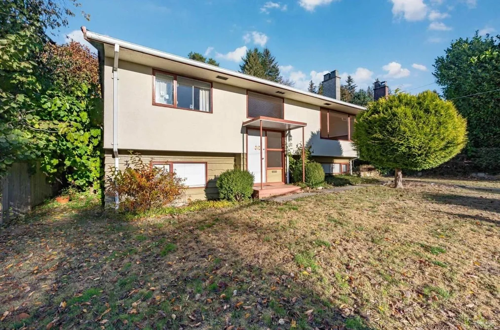 House for sale at 332 Laurentian Crescent Coquitlam British Columbia - MLS: R3127055