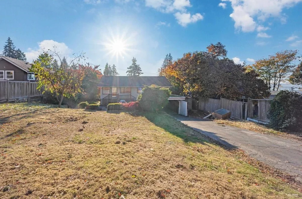 332 LAURENTIAN CRESCENT, Coquitlam BC V3K 1Y1, Coquitlam BC — Residential for Sale - Photo 2