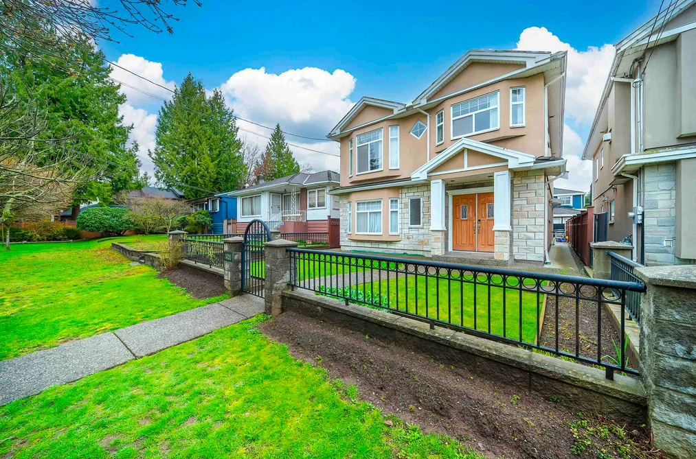 House for sale at 3320 E 43rd Avenue Vancouver British Columbia - MLS: R3084543
