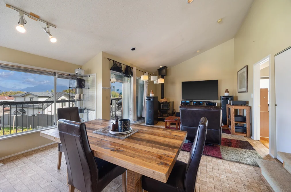 3325 Seaforth Drive, Vancouver, BC - House for Sale - Photo 10 of 40 3325 Seaforth Drive, Vancouver, BC - House for Sale - Photo 10 of 40
