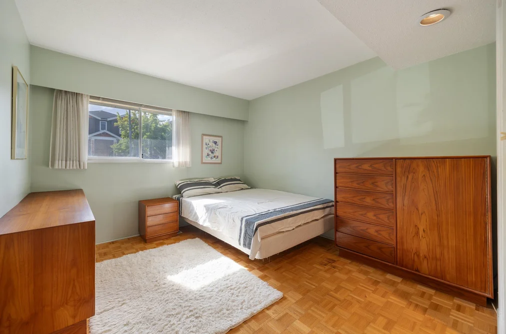 3325 Seaforth Drive, Vancouver, BC - House for Sale - Photo 18 of 40 3325 Seaforth Drive, Vancouver, BC - House for Sale - Photo 18 of 40