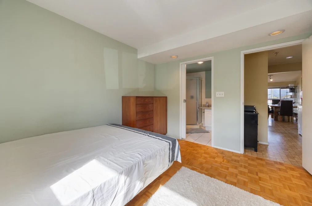 3325 Seaforth Drive, Vancouver, BC - House for Sale - Photo 19 of 40 3325 Seaforth Drive, Vancouver, BC - House for Sale - Photo 19 of 40