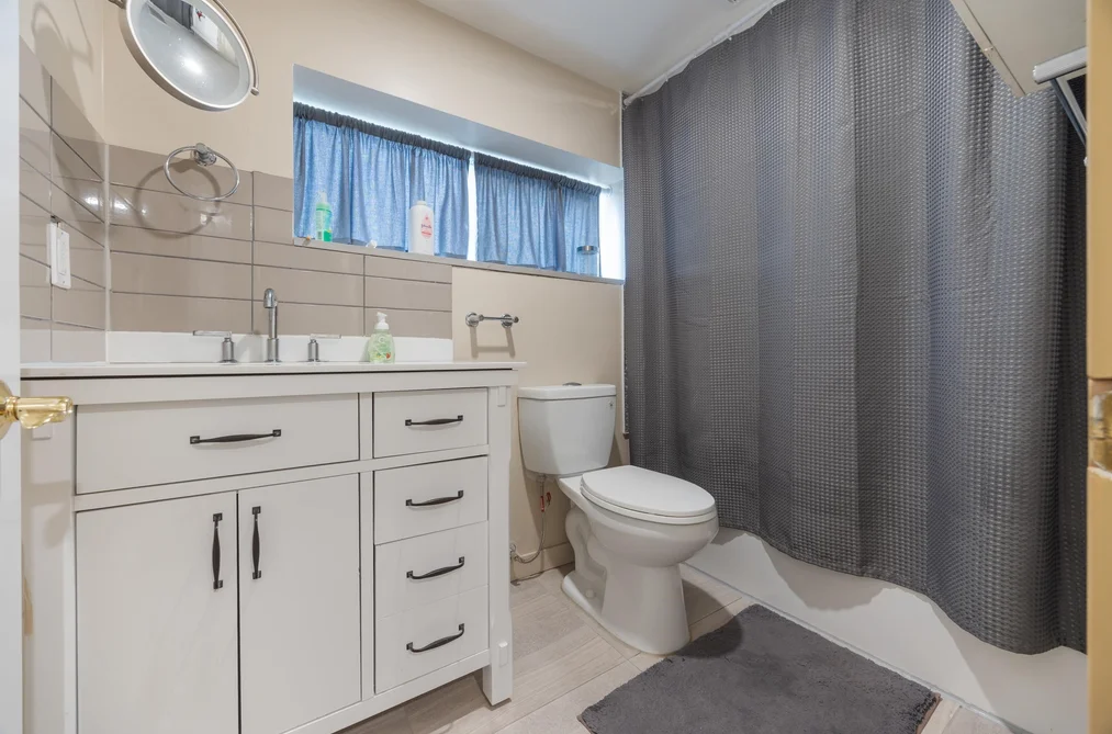 3325 Seaforth Drive, Vancouver, BC - House for Sale - Photo 26 of 40 3325 Seaforth Drive, Vancouver, BC - House for Sale - Photo 26 of 40