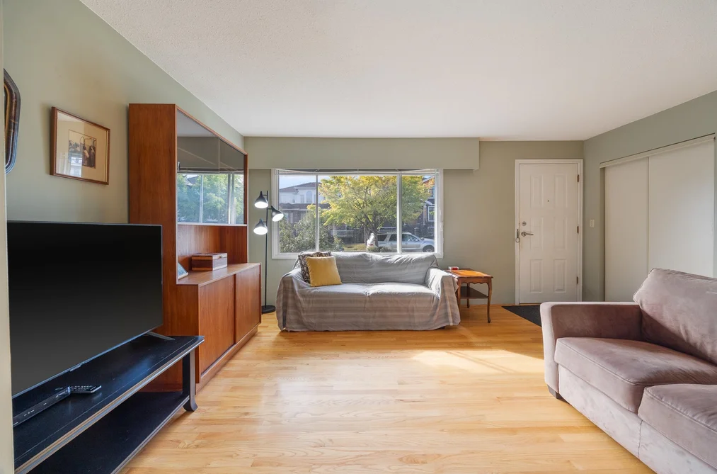 3325 Seaforth Drive, Vancouver, BC - House for Sale - Photo 3 of 40 3325 Seaforth Drive, Vancouver, BC - House for Sale - Photo 3 of 40